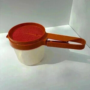 Vintage Tupperware sifter  1689-12 in tangerine with clear base 1493-9